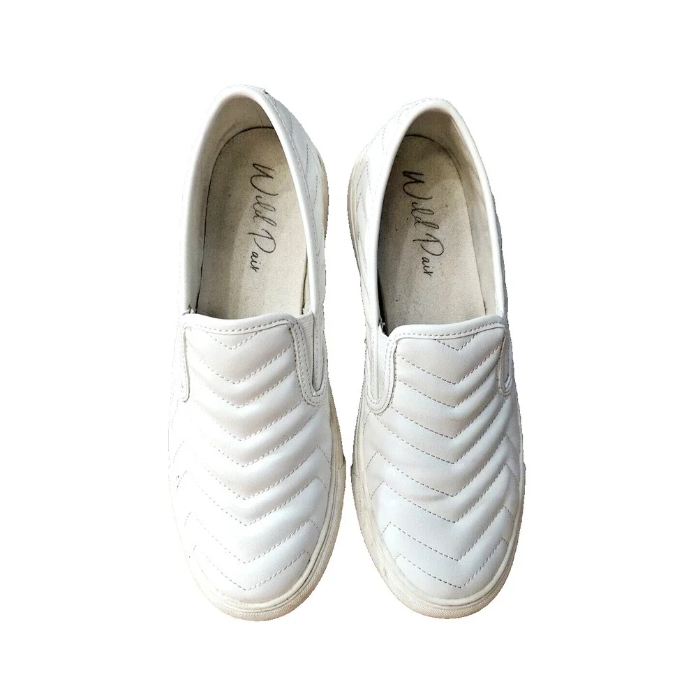 WILD PAIR Womens White Milann Toe Platform Slip On Athletic‎ Sneakers 9.5